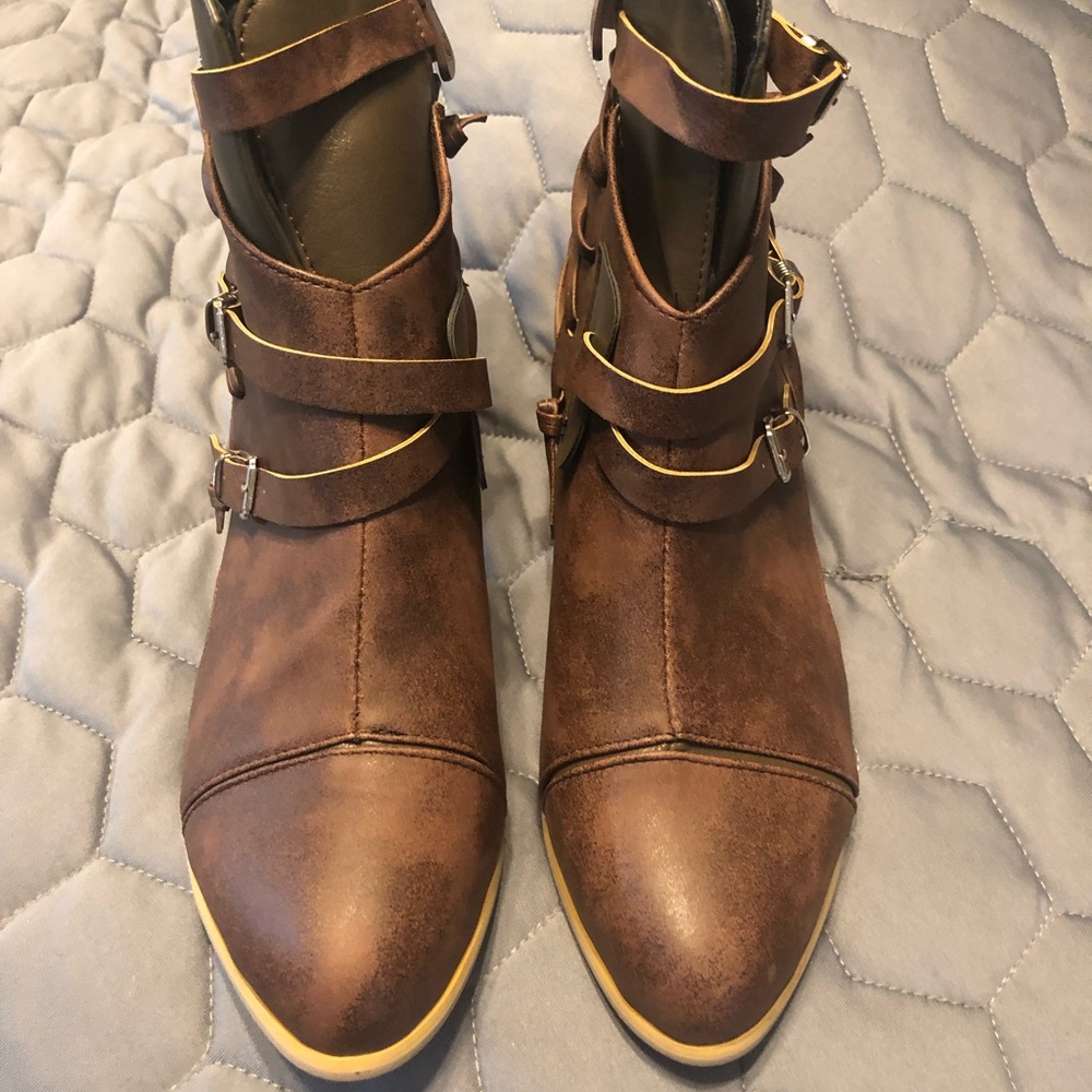 Splicing Buckle Lace Up Heeled Bootie